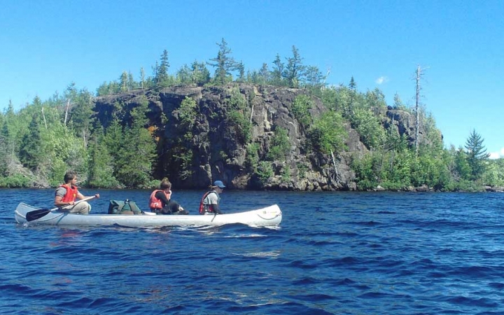 teens canoeing trip in boundary waters